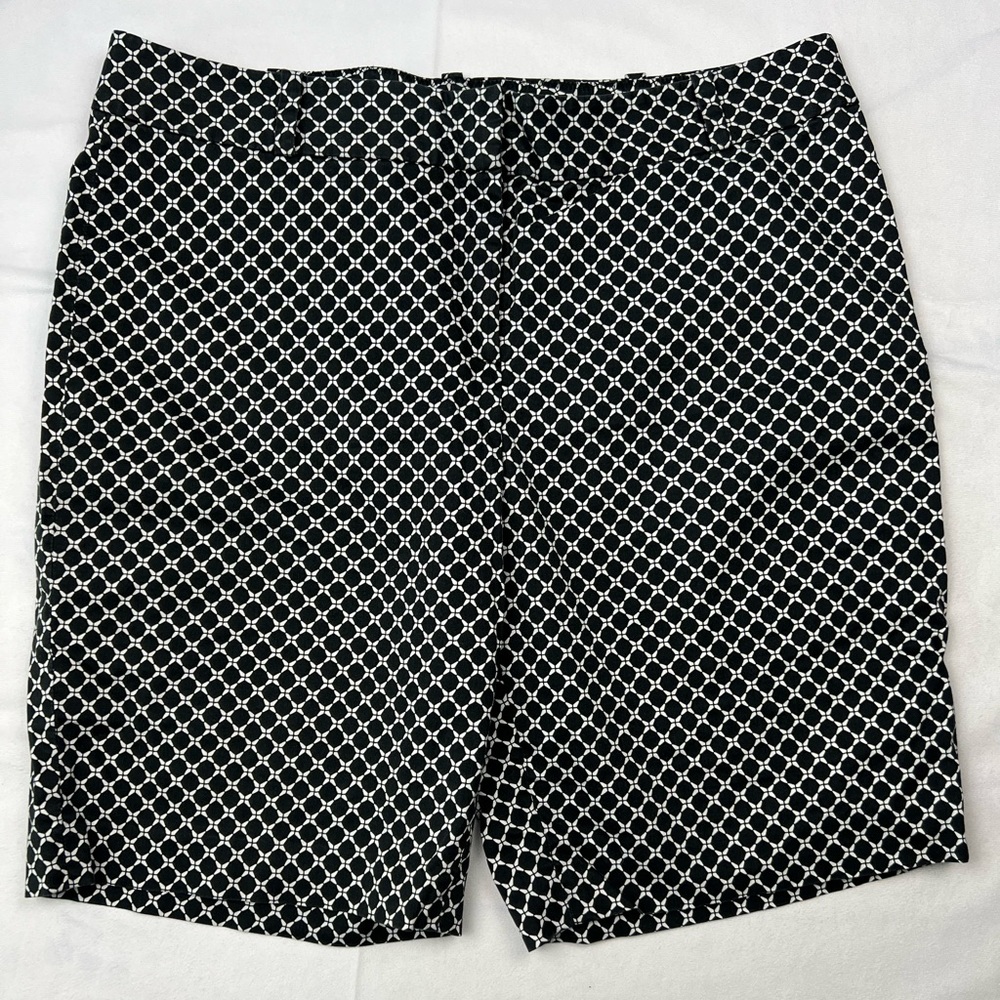 Talbots Perfect Shorts Bermuda Length Sz 12p - Petites - Geo Print